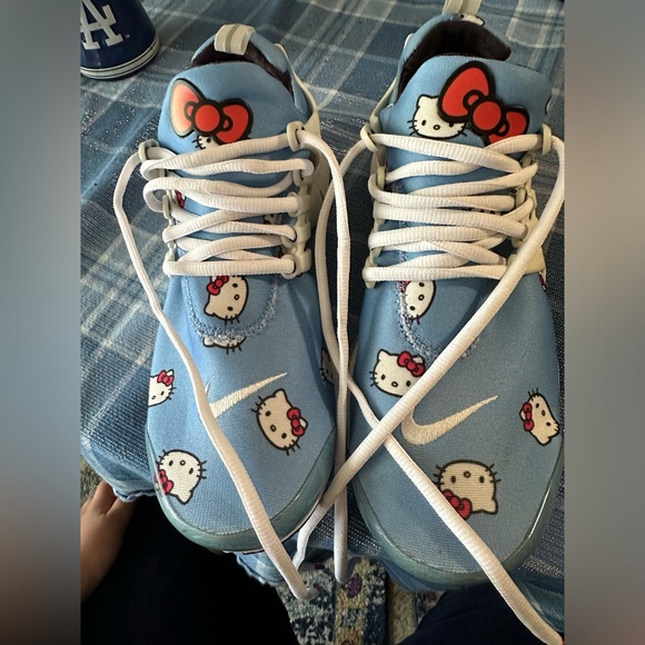 Hello Kitty Nike Tennis Shoes. Size 9 Men’s. Size 11 Women’s. - Picture 2 of 6